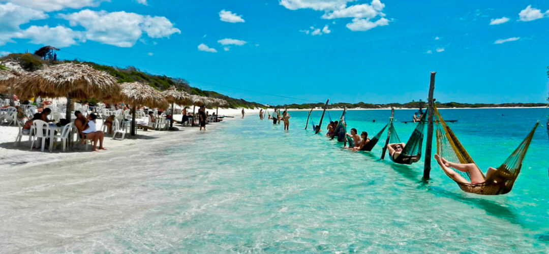 Jericoacoara – De águas Calmas, Jeri é O Lugar Perfeito Para A Prática De Esportes Náuticos E Contemplação Das Belezas Naturais.