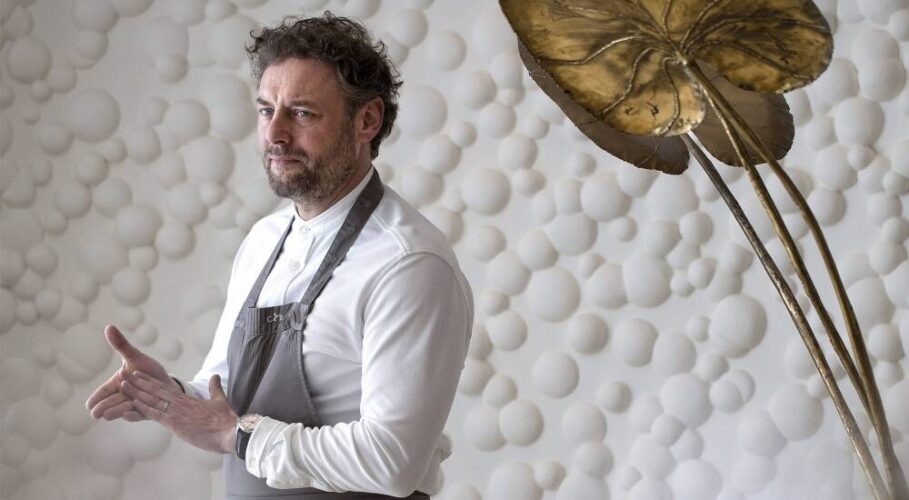 Chef Arnaud Donckele premiado com três estrelas Michelin pelo restaurante Plénitude no Cheval Blanc Paris
