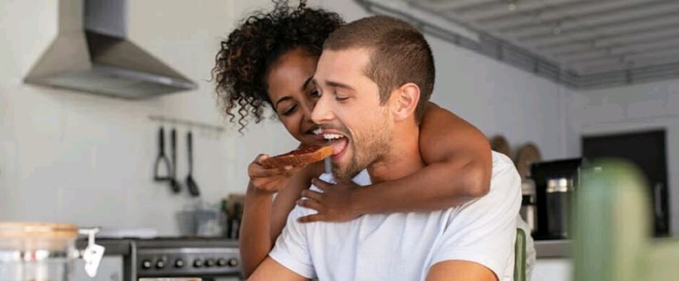 A ALIMENTAÇÃO DAS MULHERES DEVE SER DIFERENTE DA DOS HOMENS?