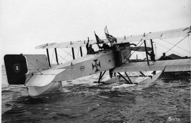 Travessia Aérea Do Atlântico Sul Celebrada Pela Raymond Weil