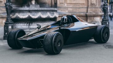 O Bandit9 é um demônio de velocidade elegante de um carro de corrida com um design aerodinâmico e o motor de um Tesla