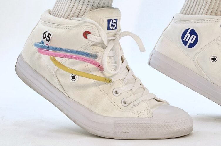 Não Pegadas Comuns, Esses Canos Intermediários Converse Permitem Que Você Imprima Tinta Em Movimento