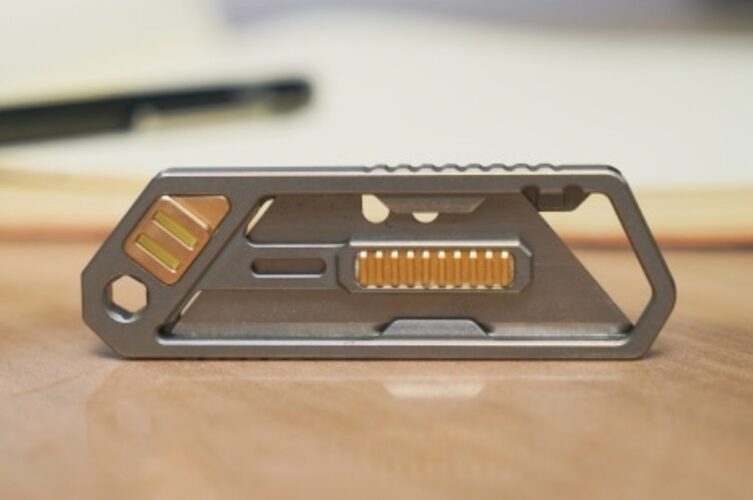 A Faca Utilitária TITANIUM é Um EDC Com Design Elegante Para Uso Diário