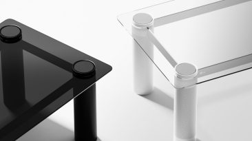 Quatro alto-falantes disfarçados de pernas de mesa para uma sala de estar mais arrumada