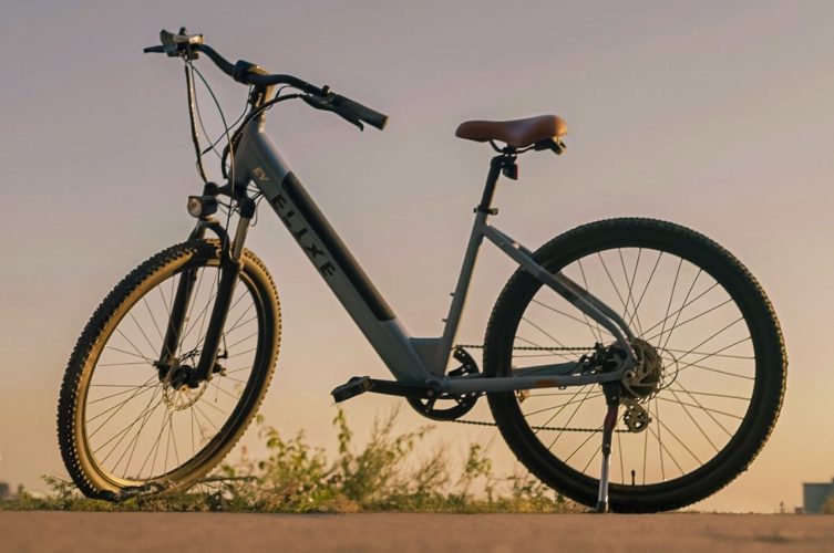 O Alcance De 65 Milhas E Um Motor De 500 W Tornam Esta Bicicleta Elétrica Perfeita Para Estradas E Terrenos Acidentados