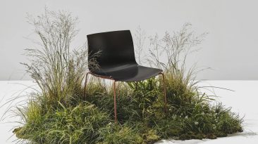 Cadeira de escritório sustentável usa material semelhante ao papel feito de subprodutos de madeira