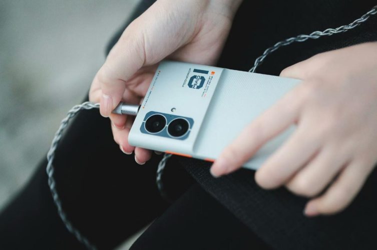 Os Conectores De Fone De Ouvido Em Smartphones Estão De Volta Para O Seu Prazer Auditivo