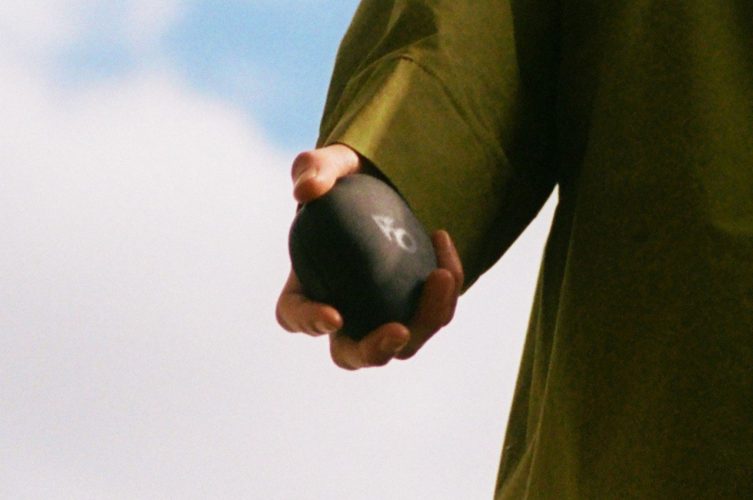 Conceito De Bússola Digital Em Formato De Pedra Promete Uma Aventura A Cada Caminhada