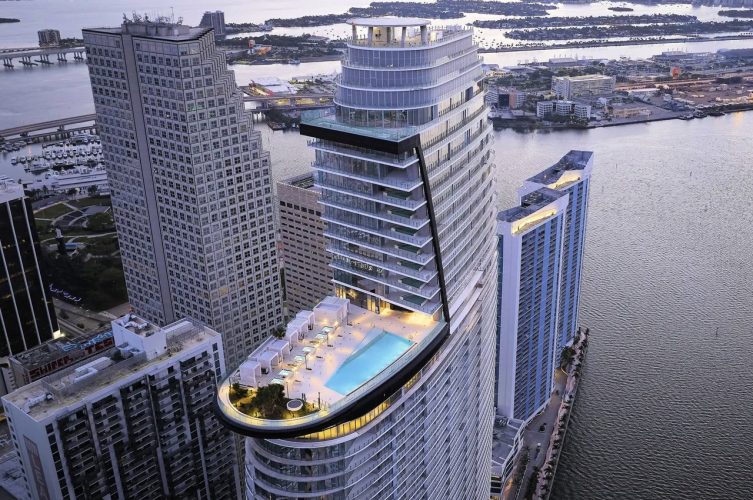 Aston Martin Revela Um Arranha-céu Em Formato De Vela Em Miami, Marcando Sua Entrada No Mundo Imobiliário Aston Martin Revela Um Arranha-céu Em Formato De Vela Em Miami, Marcando Sua Entrada No Mundo Imobiliário