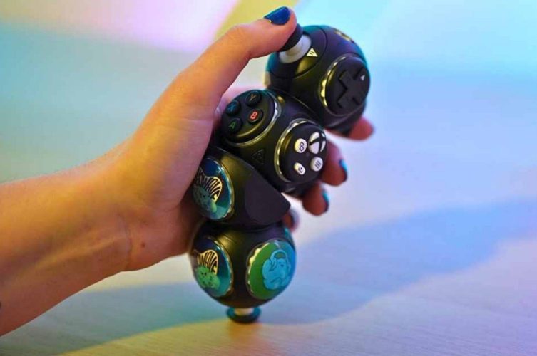 O Estranho Controlador De Jogo Modular Oferece Uma Ajuda Aos Jogadores Do Xbox Com Deficiência