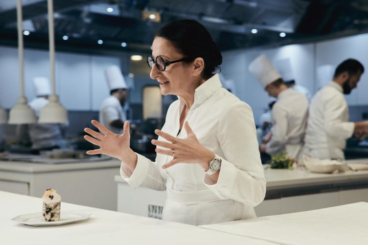 DIOR REVELA O NOVO CAFé DIOR POR ANNE -SOPHIE PIC EM CHENGDU, CHINA