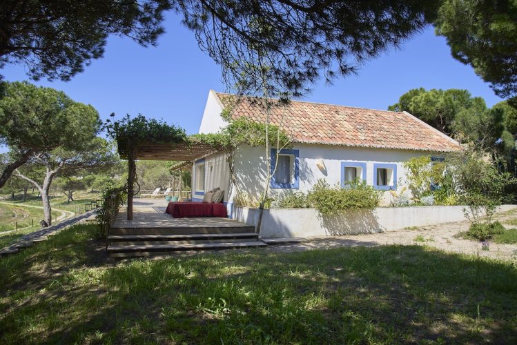 Christian Louboutin Inaugura Duas Novas Villas Privadas Em Melides Christian Louboutin Inaugura Duas Novas Villas Privadas Em Melides