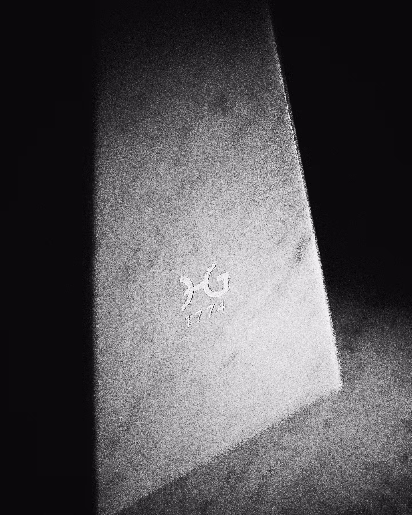 PRIMEIRA GARRAFA DE MáRMORE PRIMEIRA GARRAFA DE MáRMORE